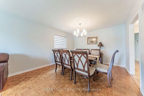Photo 11 at 148 Castlehill Road, Maple, Vaughan