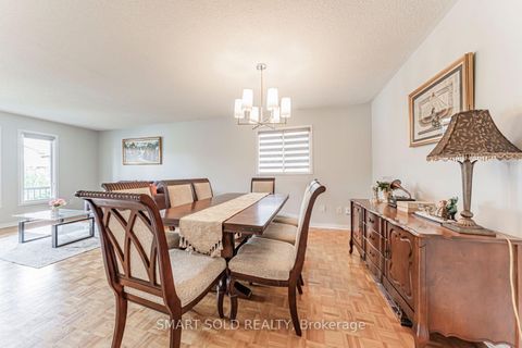 Photo 12 at 148 Castlehill Road, Maple, Vaughan