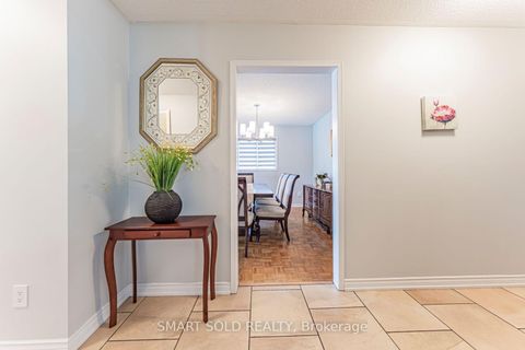 Photo 15 at 148 Castlehill Road, Maple, Vaughan