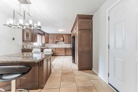 Photo 17 at 148 Castlehill Road, Maple, Vaughan