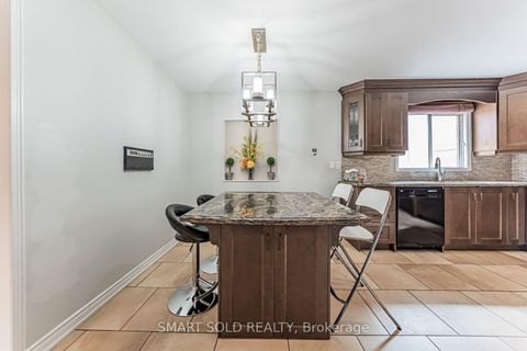 Photo 18 at 148 Castlehill Road, Maple, Vaughan