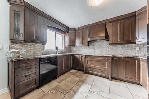 Photo 19 at 148 Castlehill Road, Maple, Vaughan