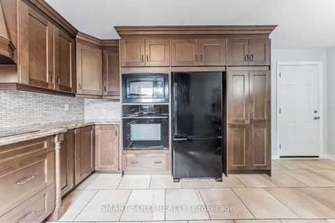 Photo 21 at 148 Castlehill Road, Maple, Vaughan