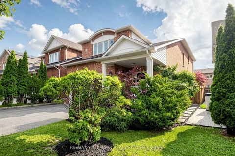 Photo 1 at 14 Kerr Lane, Bayview Northeast, Aurora
