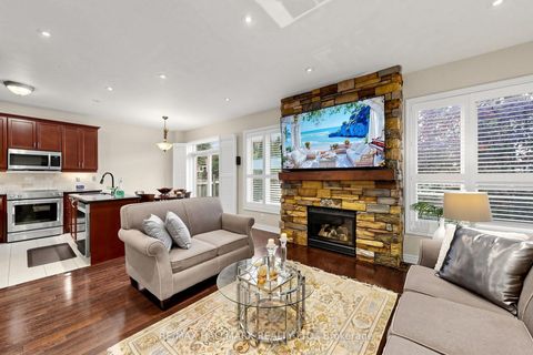 Photo 4 at 14 Kerr Lane, Bayview Northeast, Aurora