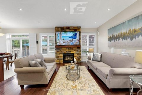 Photo 7 at 14 Kerr Lane, Bayview Northeast, Aurora