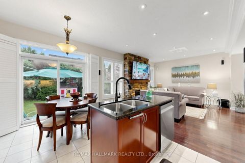 Photo 13 at 14 Kerr Lane, Bayview Northeast, Aurora
