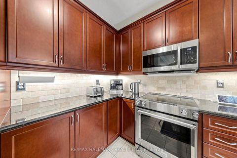 Photo 14 at 14 Kerr Lane, Bayview Northeast, Aurora