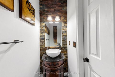 Photo 16 at 14 Kerr Lane, Bayview Northeast, Aurora