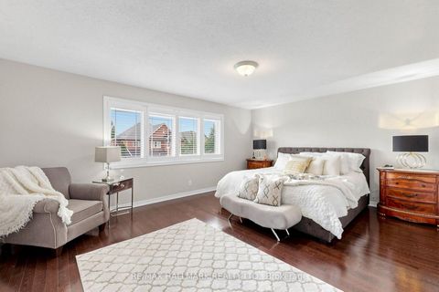 Photo 19 at 14 Kerr Lane, Bayview Northeast, Aurora