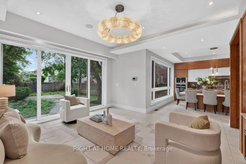 Photo 13 at 255 Willowdale Avenue, Willowdale East, Toronto