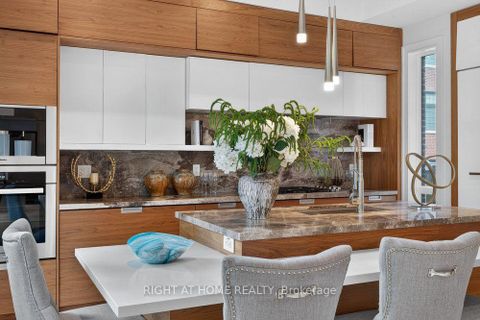 Photo 15 at 255 Willowdale Avenue, Willowdale East, Toronto