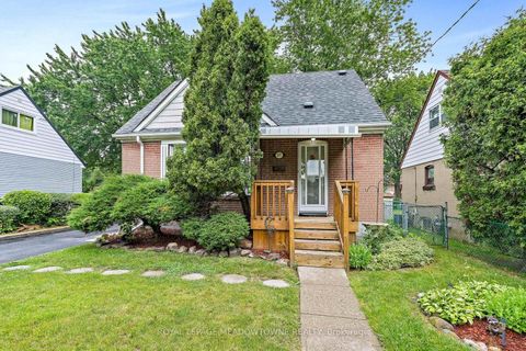 Photo 3 at 27 Hatfield Crescent, Old Rexdale, Toronto