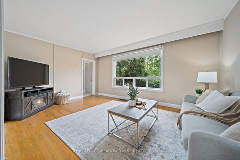 Photo 8 at 27 Hatfield Crescent, Old Rexdale, Toronto