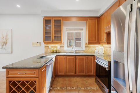 Photo 12 at 91 Gateway Drive, Bayview Wellington, Aurora
