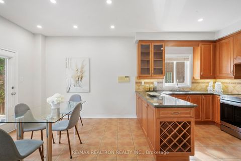 Photo 13 at 91 Gateway Drive, Bayview Wellington, Aurora