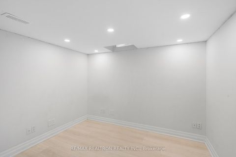 Photo 36 at 91 Gateway Drive, Bayview Wellington, Aurora