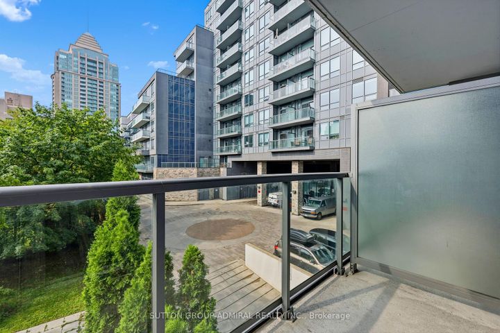 Photo 8 at 124 - 7 Kenaston Gardens, Bayview Village, Toronto