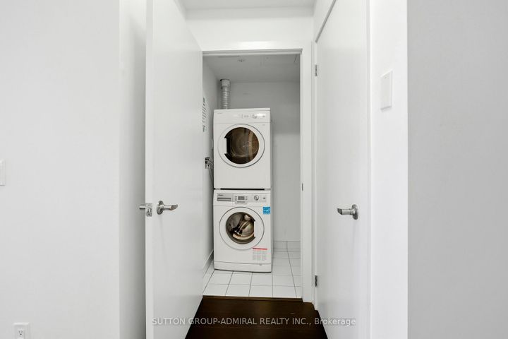 Photo 10 at 124 - 7 Kenaston Gardens, Bayview Village, Toronto