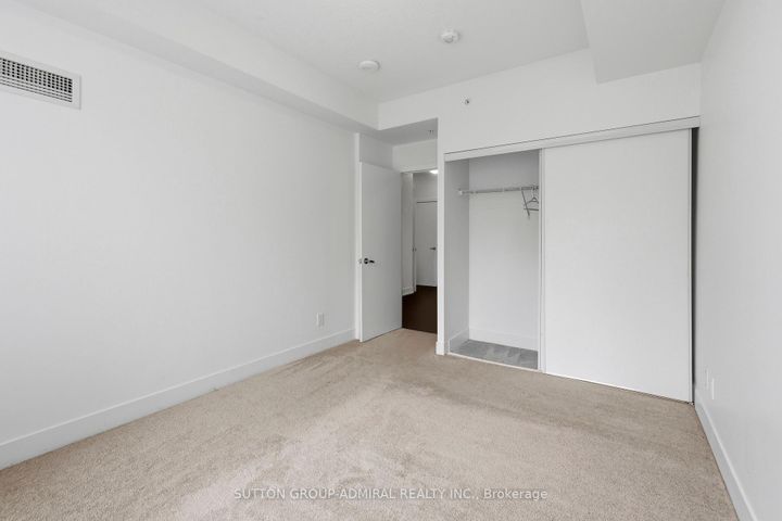 Photo 13 at 124 - 7 Kenaston Gardens, Bayview Village, Toronto