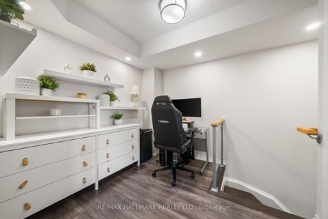 Photo 10 at 122 - 2035 Sheppard Avenue E, Henry Farm, Toronto