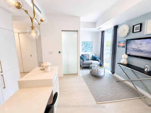 Photo 4 at 506 - 185 Alberta Avenue, Oakwood Village, Toronto