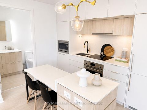 Photo 10 at 506 - 185 Alberta Avenue, Oakwood Village, Toronto