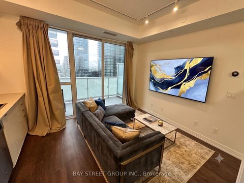 Photo 2 at 1106 - 101 erskine Avenue, Mount Pleasant West, Toronto