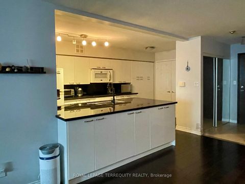 Photo 3 at 1009 - 30 Greenfield Avenue, Willowdale East, Toronto
