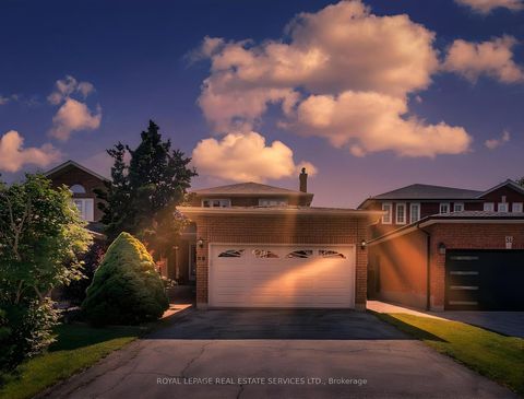 Photo 1 at 47 Velvet Crescent, East Woodbridge, Vaughan