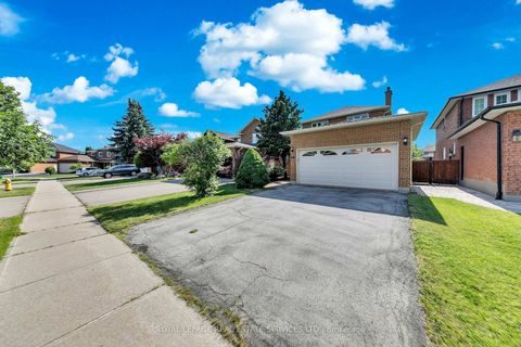 Photo 3 at 47 Velvet Crescent, East Woodbridge, Vaughan