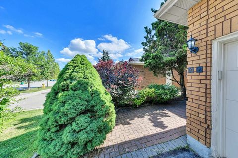 Photo 4 at 47 Velvet Crescent, East Woodbridge, Vaughan