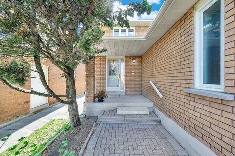 Photo 5 at 47 Velvet Crescent, East Woodbridge, Vaughan