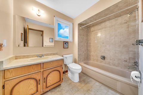 Photo 36 at 47 Velvet Crescent, East Woodbridge, Vaughan