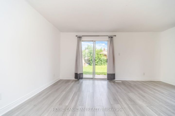 Photo 7 at 6 Damascus Drive, Clairville, Toronto