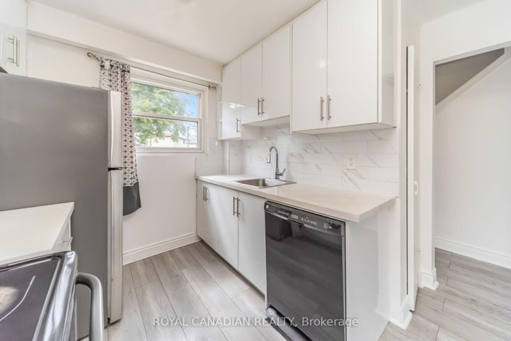 Photo 16 at 6 Damascus Drive, Clairville, Toronto