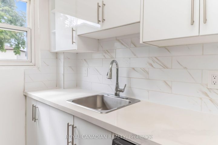 Photo 17 at 6 Damascus Drive, Clairville, Toronto
