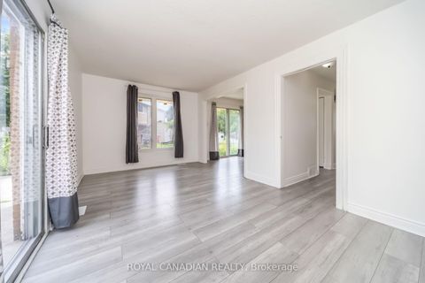 Photo 9 at 6 Damascus Drive, Clairville, Toronto