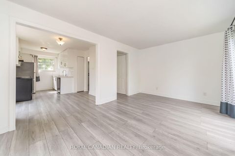 Photo 11 at 6 Damascus Drive, Clairville, Toronto