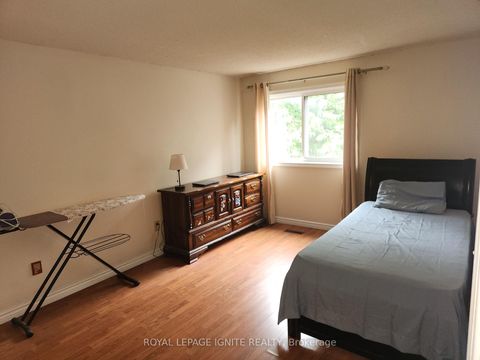 Photo 3 at 33 Lysander Court, Agincourt North, Toronto