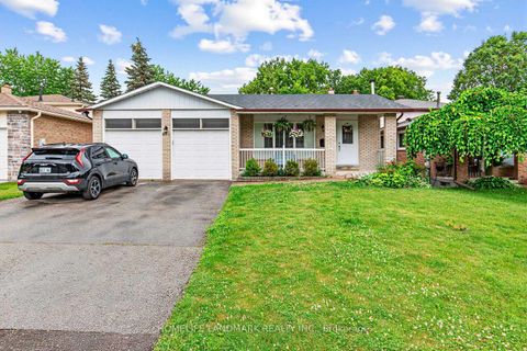Photo 1 at 874 Sparrow Road, College Manor, Newmarket