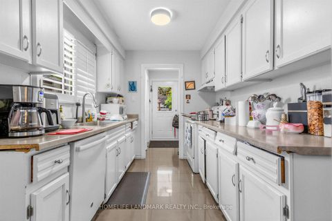 Photo 9 at 874 Sparrow Road, College Manor, Newmarket