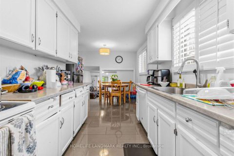 Photo 10 at 874 Sparrow Road, College Manor, Newmarket