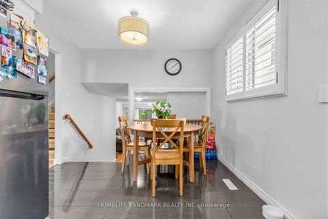 Photo 11 at 874 Sparrow Road, College Manor, Newmarket