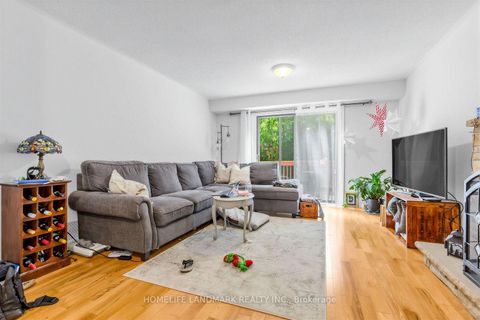 Photo 14 at 874 Sparrow Road, College Manor, Newmarket