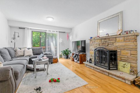 Photo 17 at 874 Sparrow Road, College Manor, Newmarket