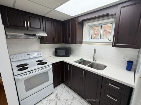 Photo 26 at 874 Sparrow Road, College Manor, Newmarket