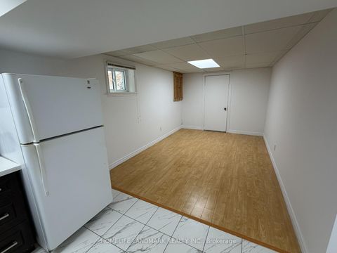 Photo 27 at 874 Sparrow Road, College Manor, Newmarket