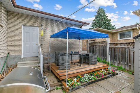 Photo 33 at 874 Sparrow Road, College Manor, Newmarket