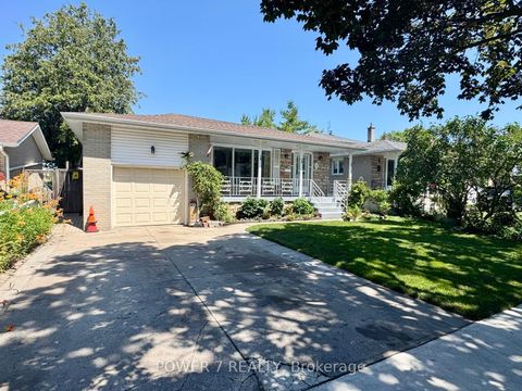 Photo 1 at 23 Donnacona Crescent, West Hill, Toronto